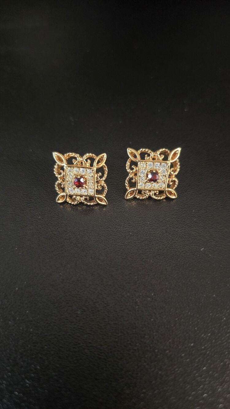 Vintage 1994 Avon Garnet Lace Rhinestone Filigree Stud Earrings Gold Tone 90s